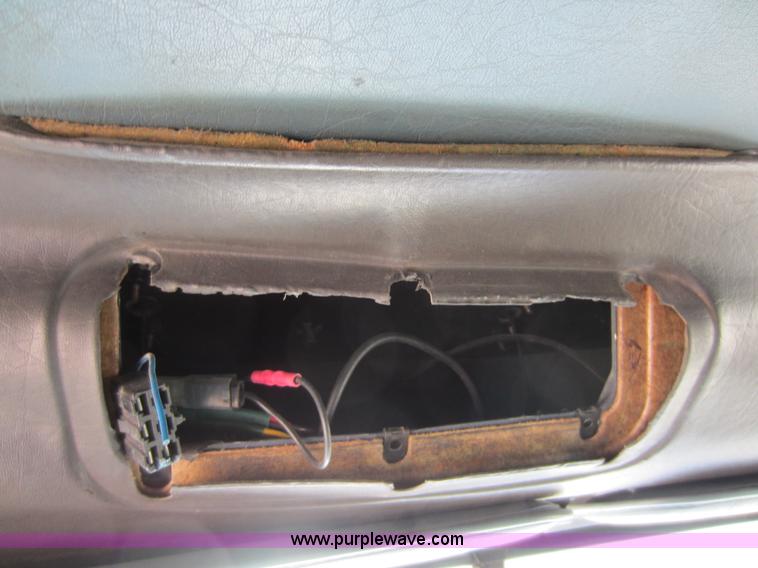 image for item C5295 1994 International 9400 semi truck