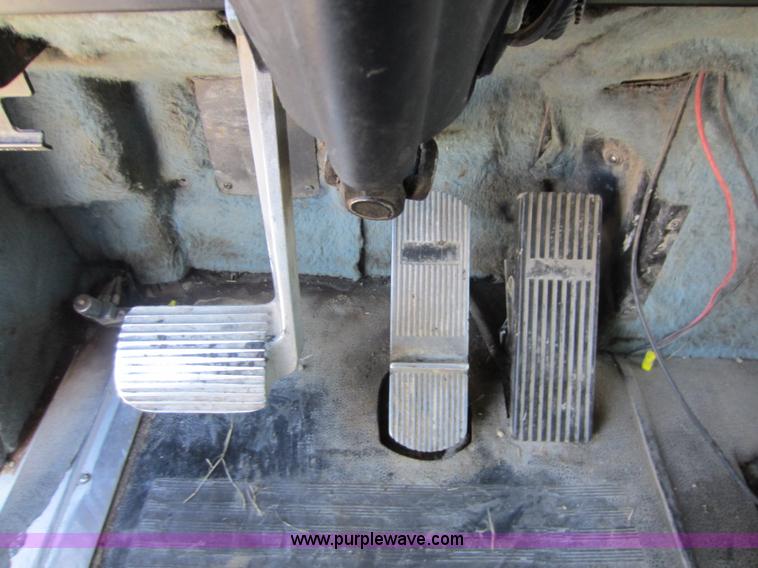 image for item C5295 1994 International 9400 semi truck