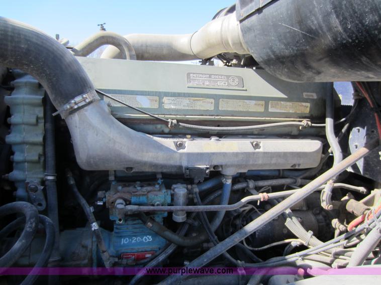 image for item C5295 1994 International 9400 semi truck