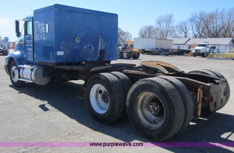 image for item C5300 1994 International 9400 semi truck