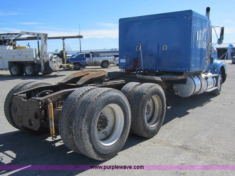 image for item C5300 1994 International 9400 semi truck