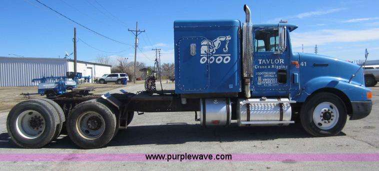 image for item C5300 1994 International 9400 semi truck