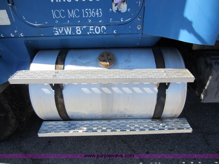 image for item C5300 1994 International 9400 semi truck