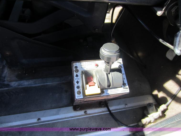 image for item C5300 1994 International 9400 semi truck