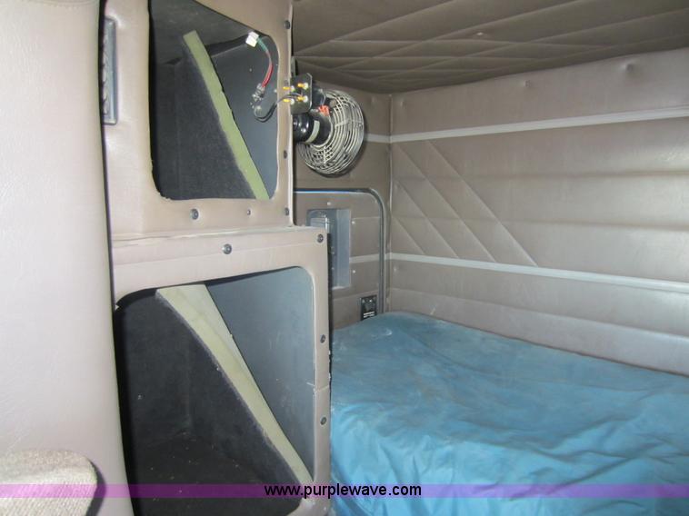 image for item C5300 1994 International 9400 semi truck