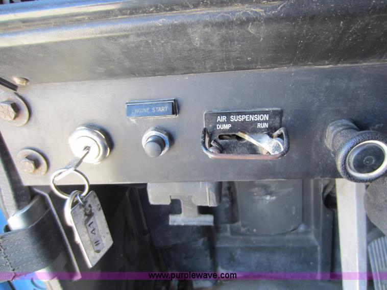 image for item C5300 1994 International 9400 semi truck