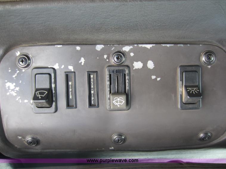 image for item C5300 1994 International 9400 semi truck