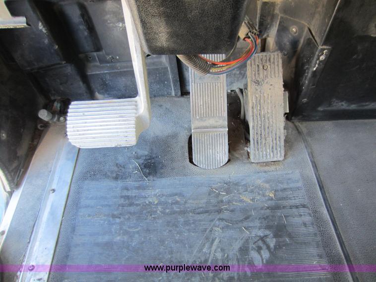 image for item C5300 1994 International 9400 semi truck