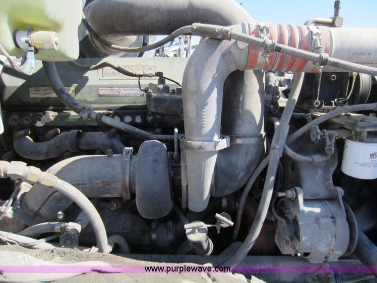 image for item C5300 1994 International 9400 semi truck