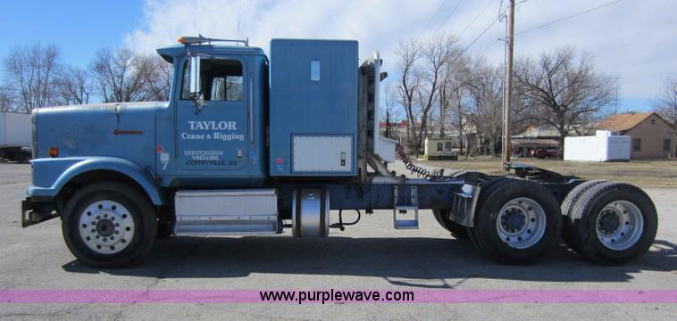 image for item C5302 1989 International F9370 semi truck