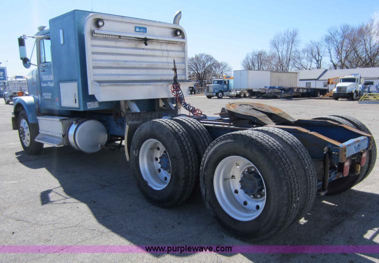 image for item C5302 1989 International F9370 semi truck