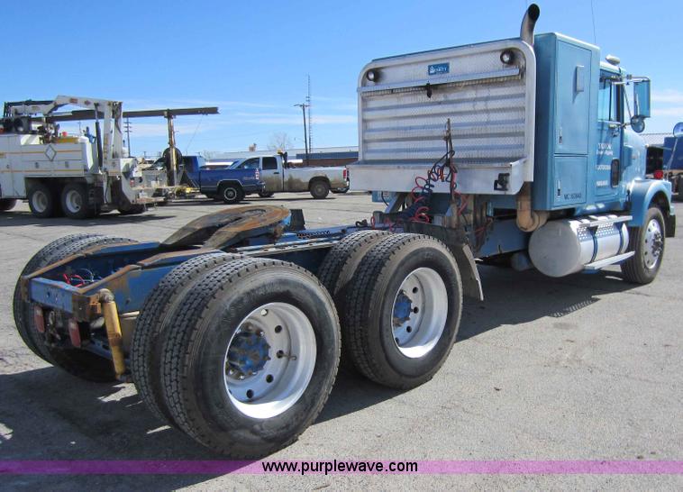 image for item C5302 1989 International F9370 semi truck