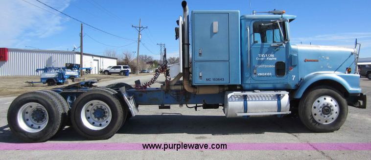 image for item C5302 1989 International F9370 semi truck