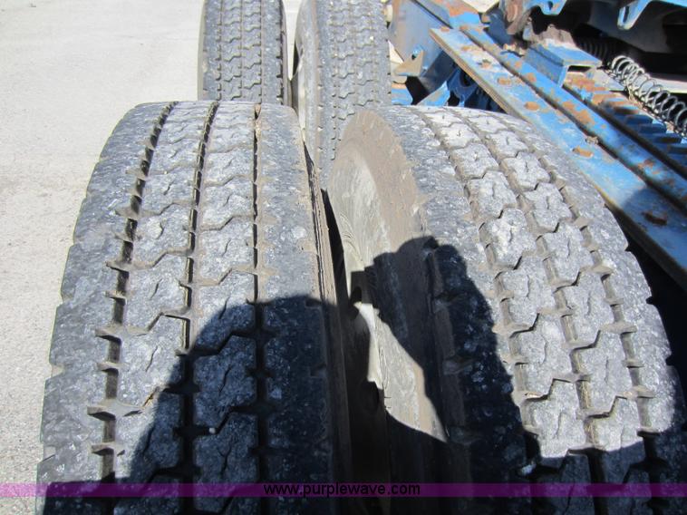 image for item C5302 1989 International F9370 semi truck