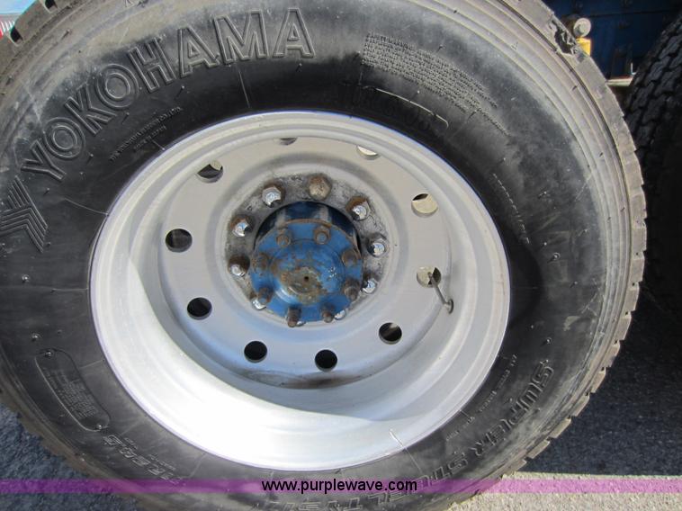 image for item C5302 1989 International F9370 semi truck