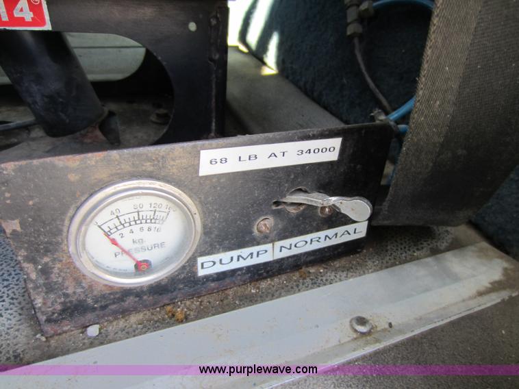 image for item C5302 1989 International F9370 semi truck