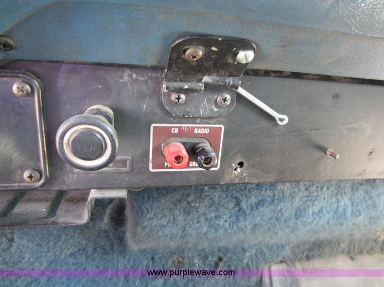 image for item C5302 1989 International F9370 semi truck