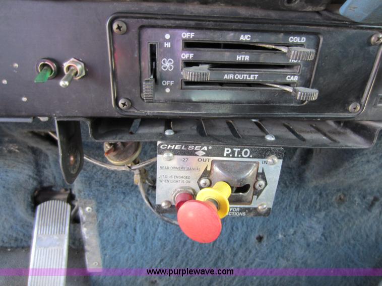 image for item C5302 1989 International F9370 semi truck