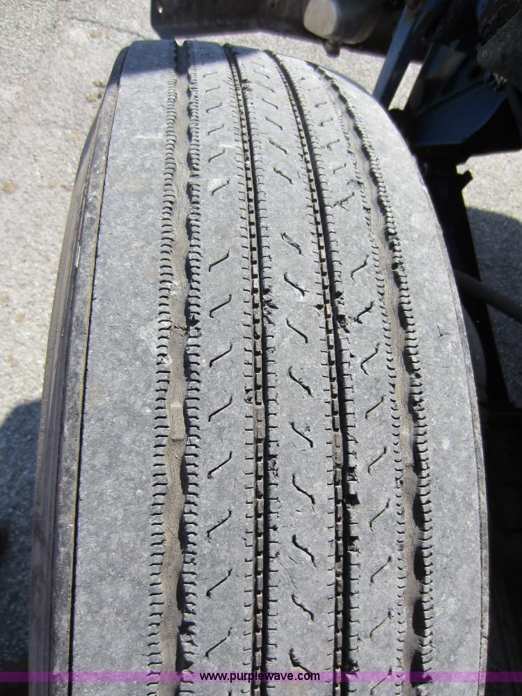 image for item C5302 1989 International F9370 semi truck