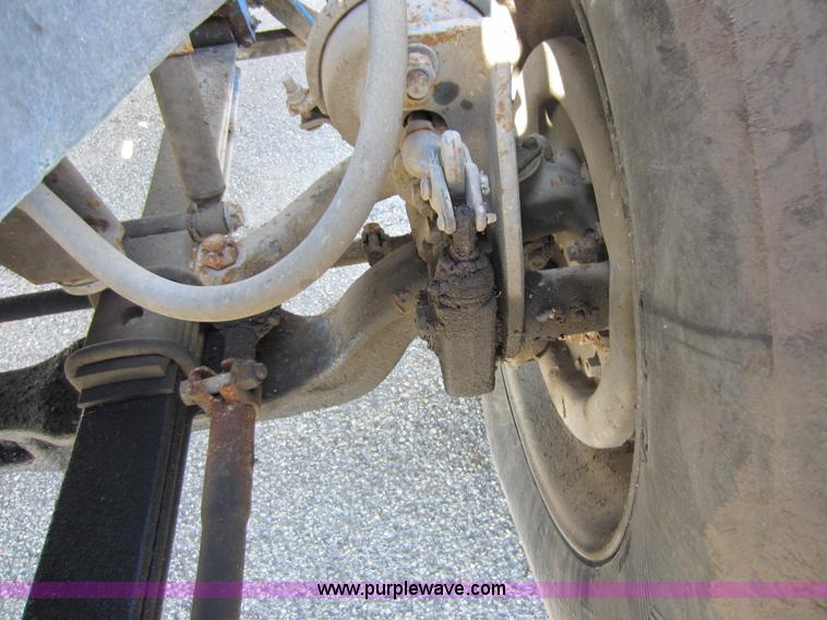 image for item C5302 1989 International F9370 semi truck