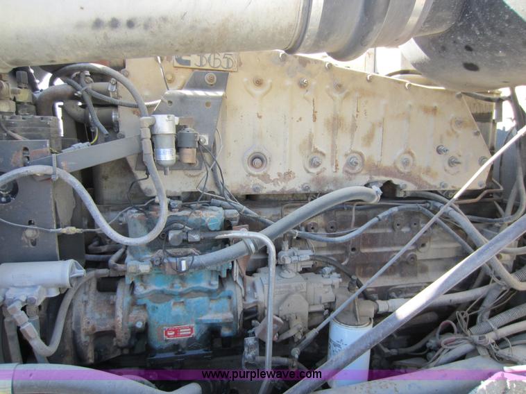 image for item C5302 1989 International F9370 semi truck