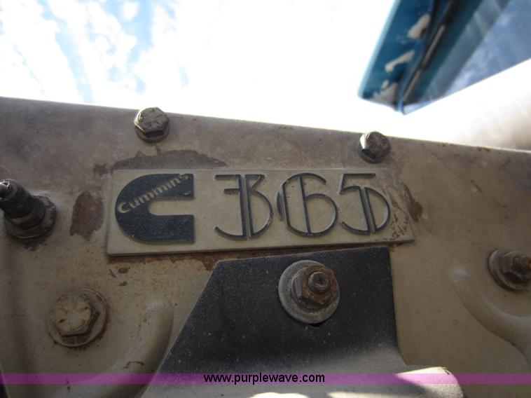 image for item C5302 1989 International F9370 semi truck