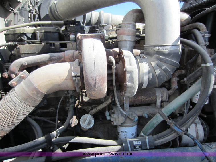 image for item C5302 1989 International F9370 semi truck