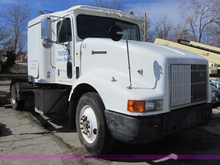 image for item C5304 1997 International 9400 semi truck