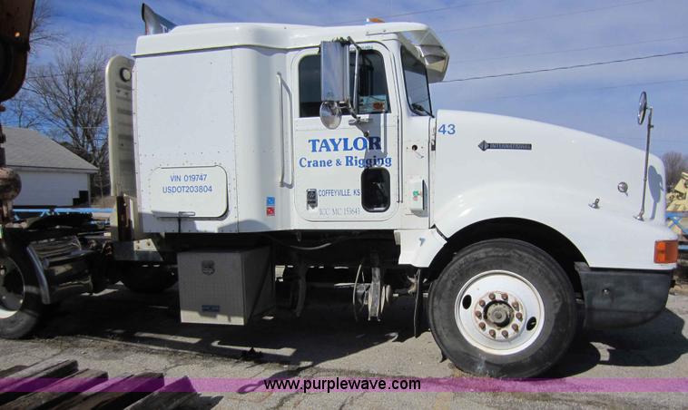 image for item C5304 1997 International 9400 semi truck