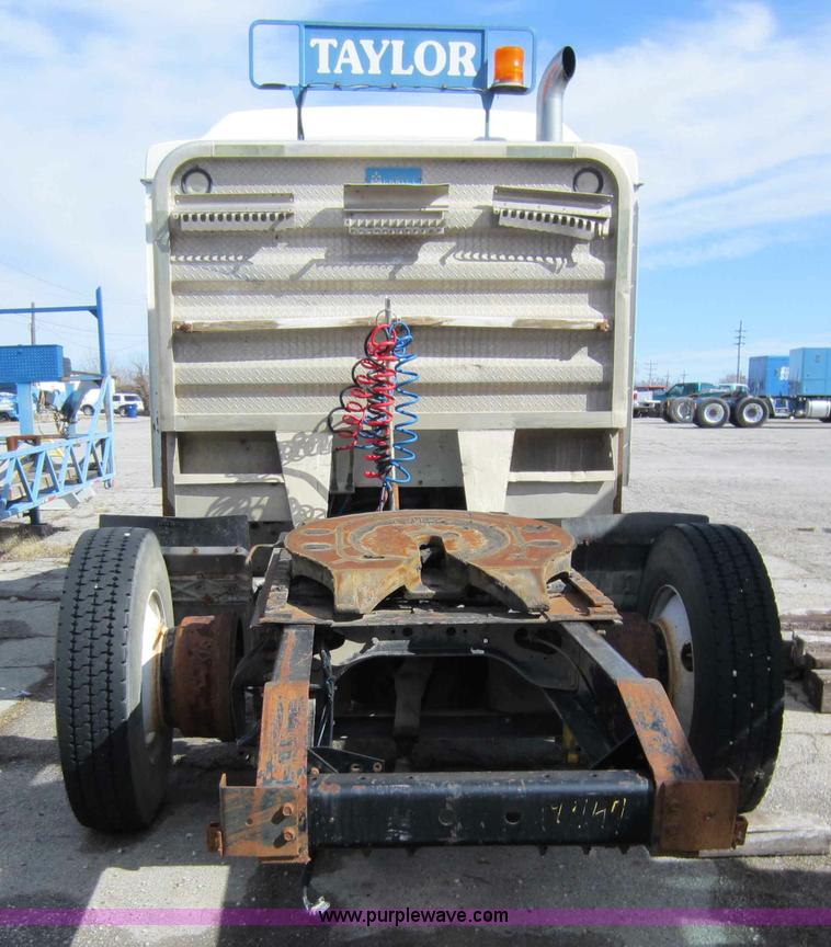image for item C5304 1997 International 9400 semi truck