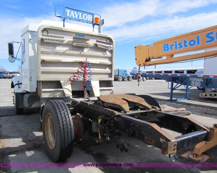 image for item C5304 1997 International 9400 semi truck