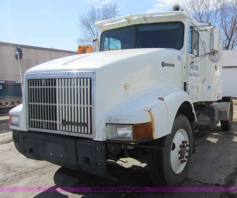 image for item C5304 1997 International 9400 semi truck
