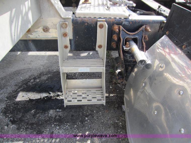 image for item C5304 1997 International 9400 semi truck