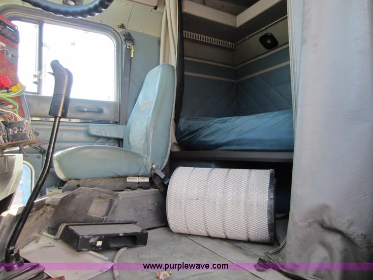 image for item C5304 1997 International 9400 semi truck