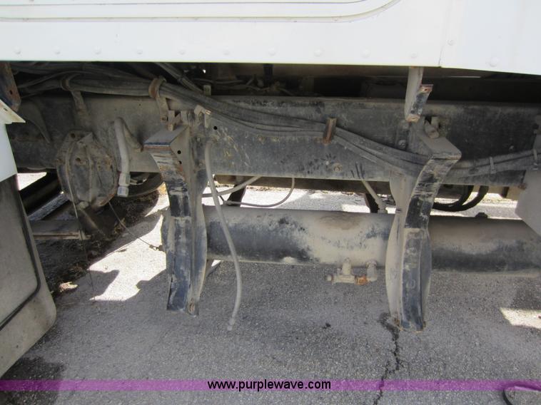 image for item C5304 1997 International 9400 semi truck