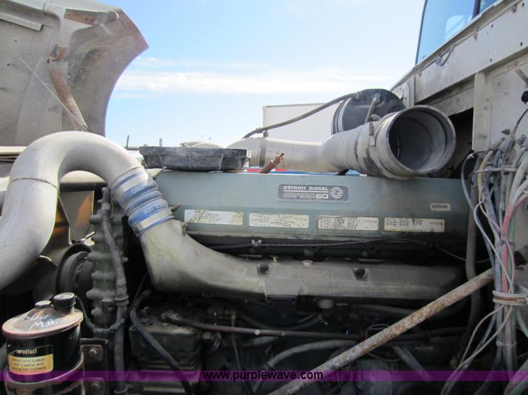 image for item C5304 1997 International 9400 semi truck