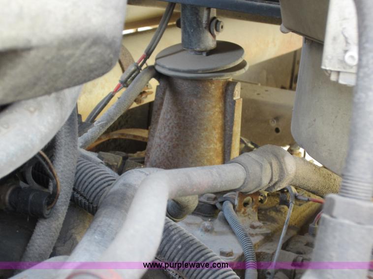 image for item C5304 1997 International 9400 semi truck