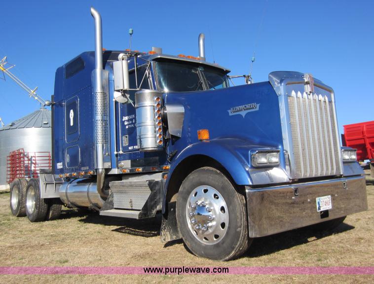 image for item C5307 2000 Kenworth W900B semi truck