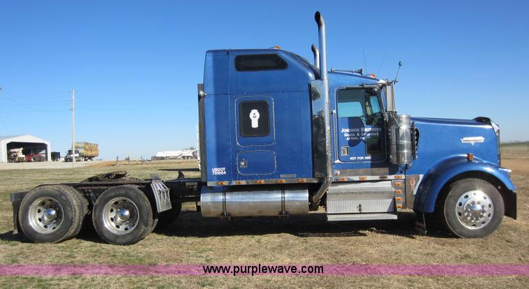 image for item C5307 2000 Kenworth W900B semi truck