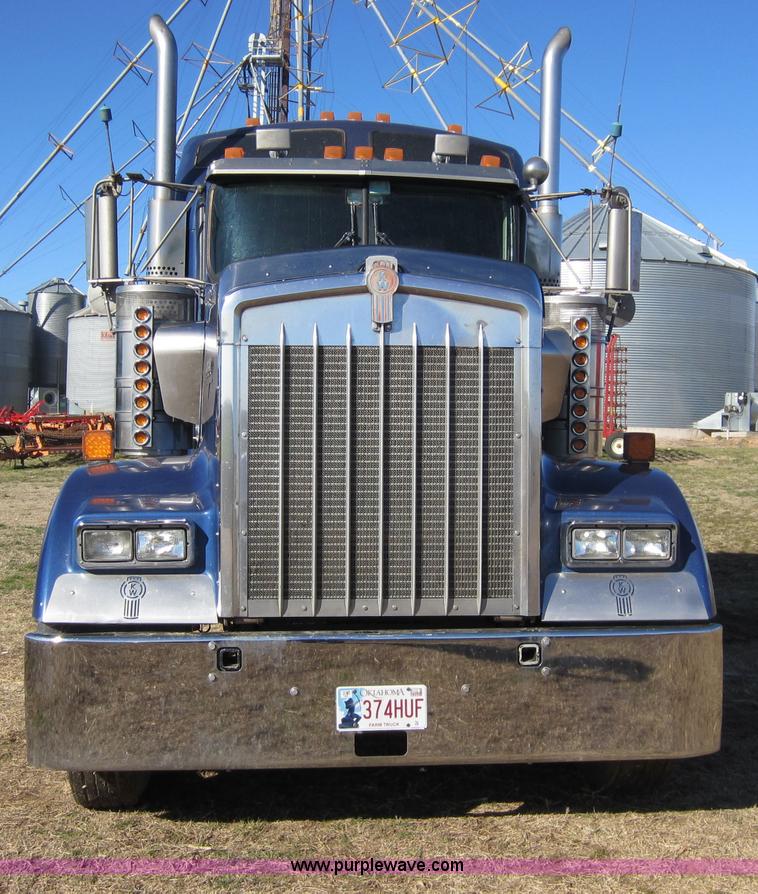 image for item C5307 2000 Kenworth W900B semi truck