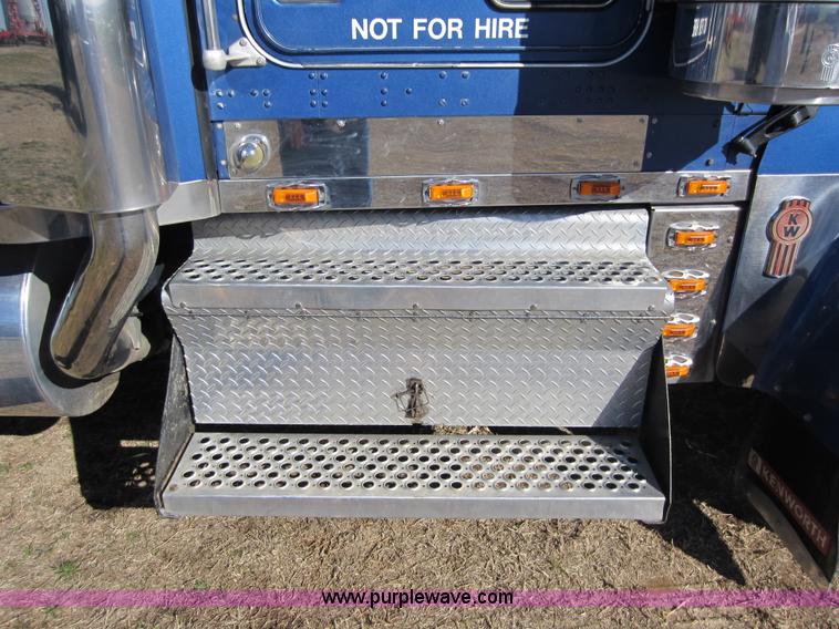 image for item C5307 2000 Kenworth W900B semi truck