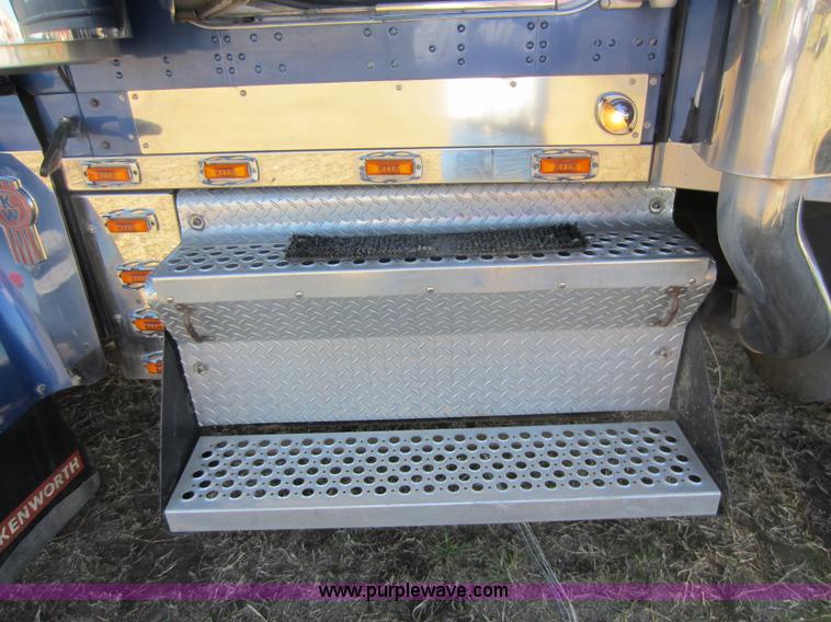 image for item C5307 2000 Kenworth W900B semi truck