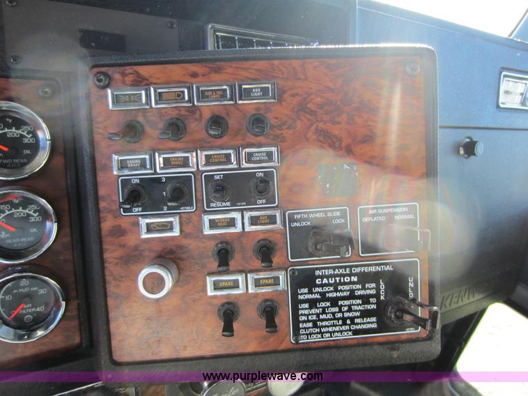 image for item C5307 2000 Kenworth W900B semi truck