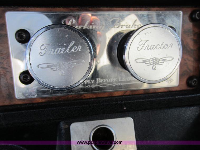 image for item C5307 2000 Kenworth W900B semi truck