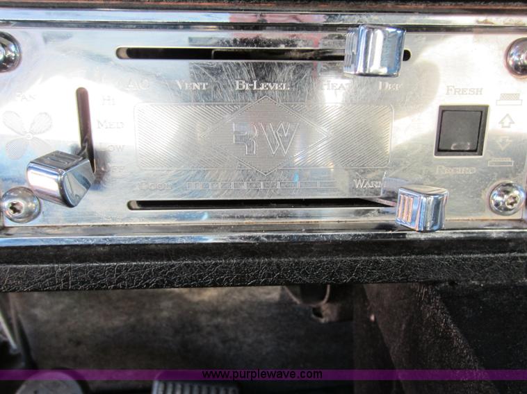 image for item C5307 2000 Kenworth W900B semi truck