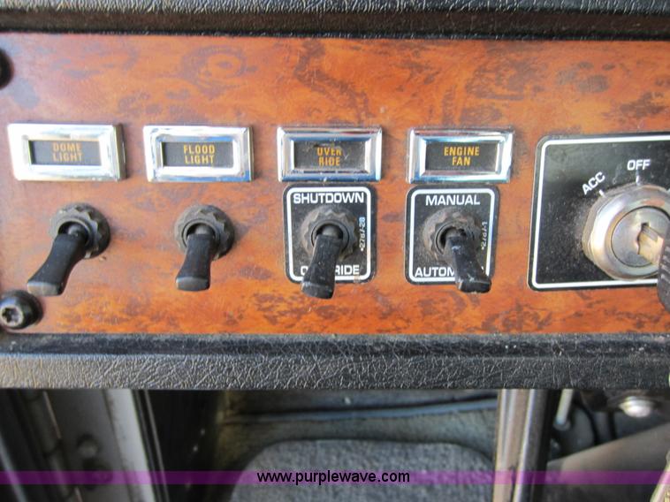 image for item C5307 2000 Kenworth W900B semi truck