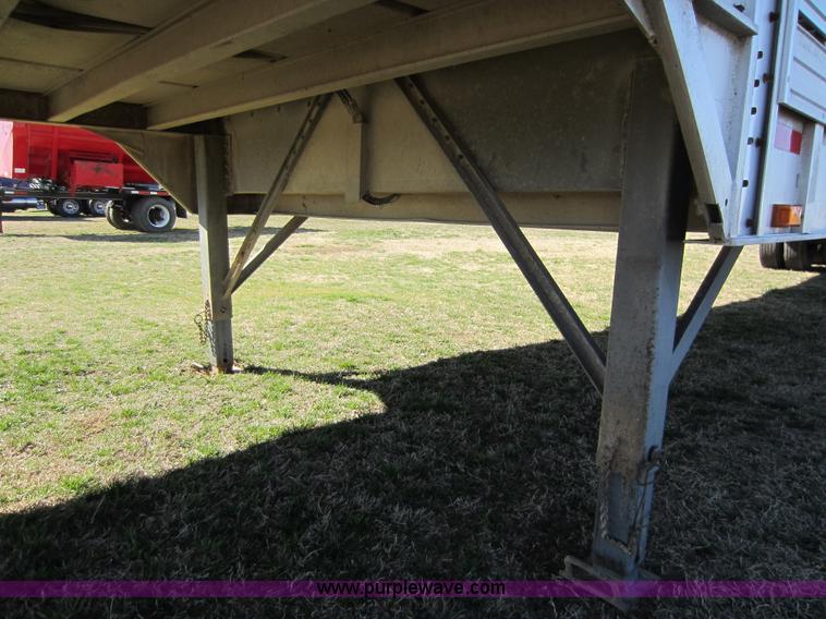 image for item C5309 1982 American 48' livestock trailer