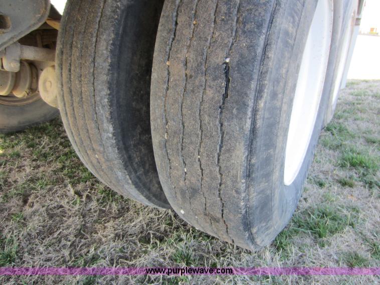 image for item C5309 1982 American 48' livestock trailer