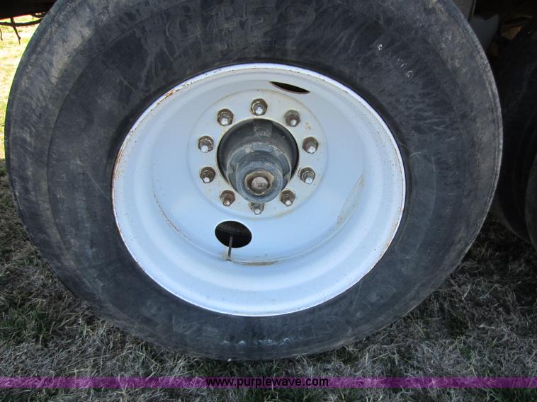 image for item C5309 1982 American 48' livestock trailer