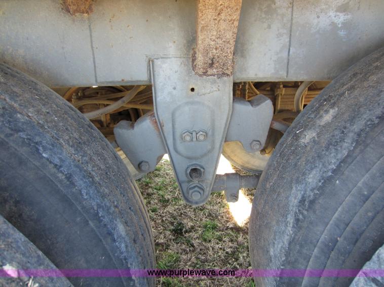 image for item C5309 1982 American 48' livestock trailer